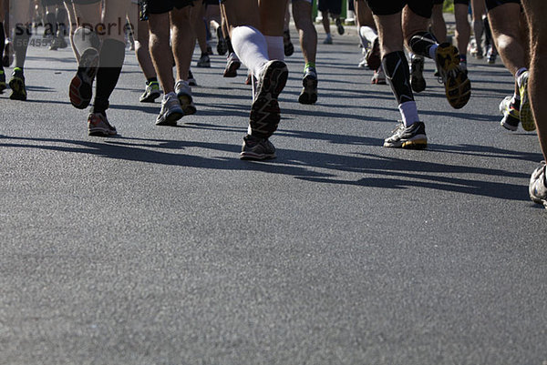 Leute  die einen Marathon laufen  niedrige Sektion  Nahaufnahme