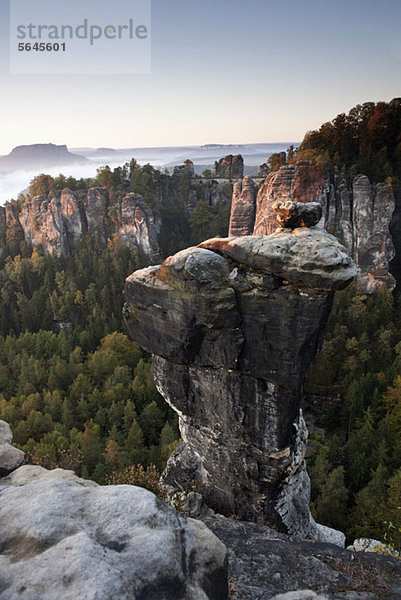 Die Bastei am Morgen  Elbsandsteingebirge  Sächsische Schweiz  Deutschland