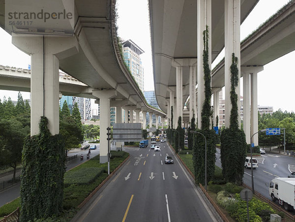 Mehrspurige Einbahnstraße in Shanghai  China