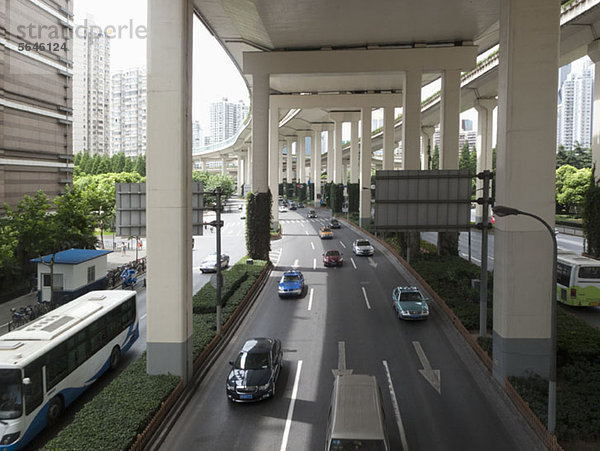 Mehrspurige Einbahnstraße in Shanghai  China