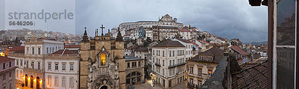 Kloster Santa Cruz und das umliegende Stadtbild in Coimbra  Portugal