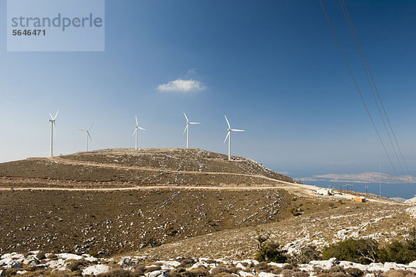 Windkraftanlagen auf einem Hügel  Rhodos  Griechenland
