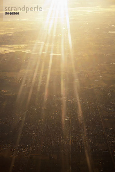 Sonnenstrahlen scheinen auf Melbourne  Australien