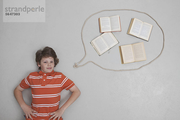 Junge mit Büchern in Sprechblase  Portrait