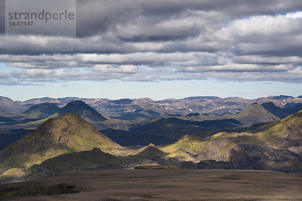 Blick aufs Tal _Ûrsmörk  Thorsmörk  und Landmannalaugar  Wanderweg zur Hochebene Fimmvör_uh·ls  Fimmvörduhals  Su_urland  Sudurland  Süd-Island  Island  Europa