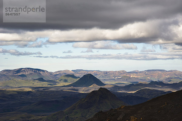 Blick aufs Tal _Ûrsmörk  Thorsmörk  und Landmannalaugar  Wanderweg zur Hochebene Fimmvör_uh·ls  Fimmvörduhals  Su_urland  Sudurland  Süd-Island  Island  Europa