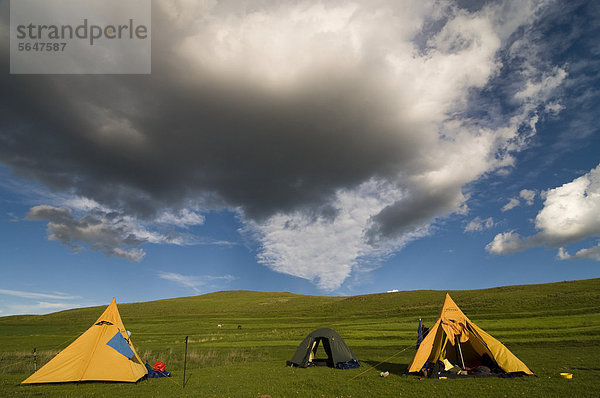 Zelte  Camping im Hochland  Drakensberge  Königreich Lesotho  südliches Afrika