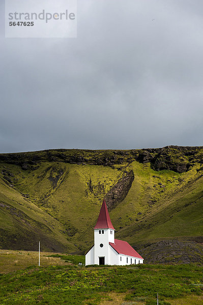 Kirche  Ort VÌk Ì M_rdal  Südküste  Island  Europa