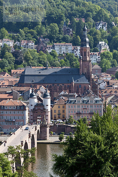 Deutschland  Baden-Württemberg  Heidelberg  Blick auf alte Brücke und Heiliggeistkirche