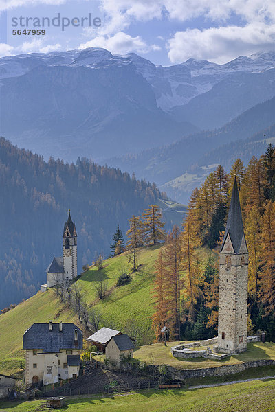 Kirchenruine in Tolpei und St. Barbara Kapelle  Wengen  Gadertal  Südtirol  Italien  Europa