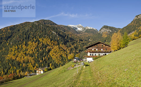 Gasthof Ortner mit Karspitz  Spiluck  Vahrn  Südtirol  Italien  Europa