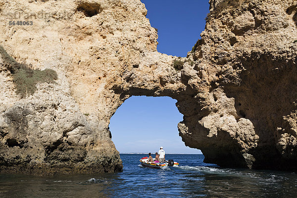 Felsformationen an der Algarve bei Lagos  Atlantikküste  Portugal  Europa