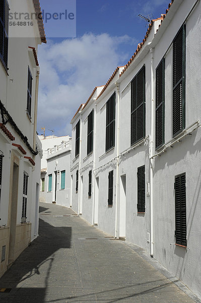 Europa Gebäude Gasse weiß Menorca Balearen Balearische Inseln Mittelmeer Spanien