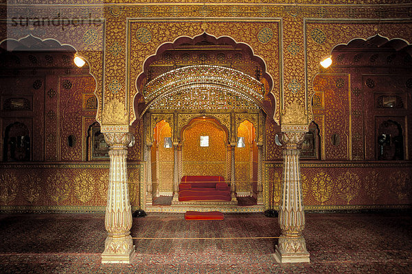Sitznische  privater Audienzsaal  Anup Mahal  im Junagarh Fort  Stadtpalast  Bikaner  Rajasthan  Nordindien  Indien  Südasien  Asien