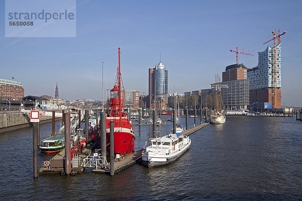 Hafen mit Elbphilharmonie  Hamburg  Deutschland  Europa  ÖffentlicherGrund