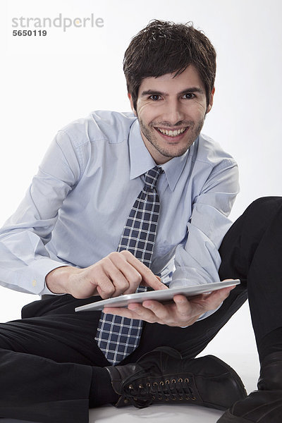 Geschäftsmann mit Tablet PC  Portrait