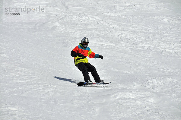 Zwölfjähriger Snowboarder  Fellhorn  Oberstdorf  Allgäuer Alpen  Oberallgäu  Bayern  Deutschland  Europa  ÖffentlicherGrund