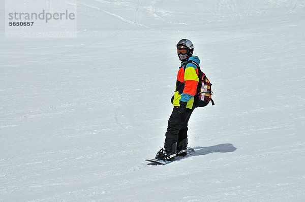 Zwölfjähriger Snowboarder  Fellhorn  Oberstdorf  Allgäuer Alpen  Oberallgäu  Bayern  Deutschland  Europa  ÖffentlicherGrund