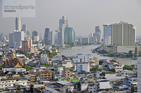 Panorama über Chinatown  dahinter das Finanzviertel Bang Rak mit Hotelhochhäusern  Bangkok  Thailand  Asien  ÖffentlicherGrund