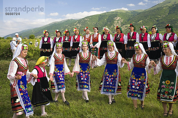 Tanzgruppe  Trachtengruppe  Rosenfest  Karlovo  Bulgarien  Europa