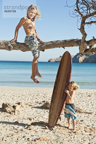 Spanien  Mallorca  Kinder am Strand