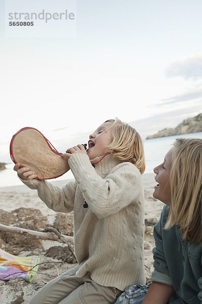 Spanien  Mallorca  Kinder am Strand