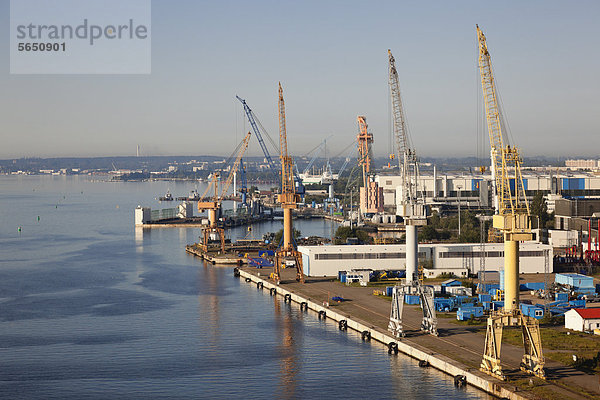 Deutschland  Rostock  Blick auf den Hafen