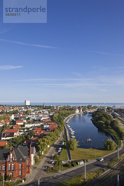 Deutschland  Rostock  Blick auf den Hafen mit der Warnow