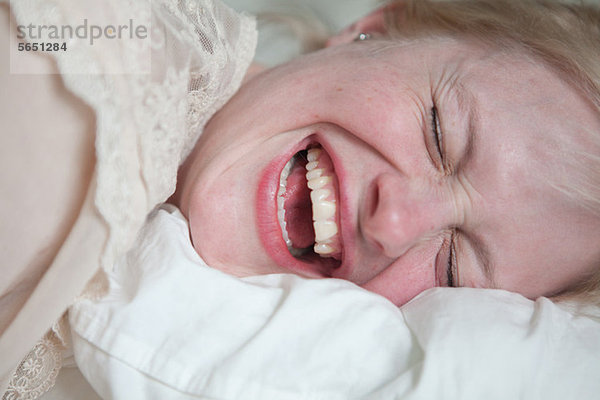 Gesicht der jungen Frau lachen