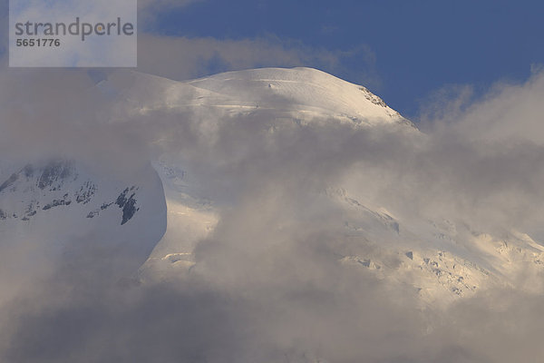 Frankreich  Blick auf den Mont Blanc bei Sonnenuntergang