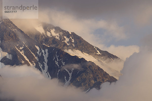 Frankreich  Blick auf das Mont-Blanc-Massiv bei Sonnenuntergang