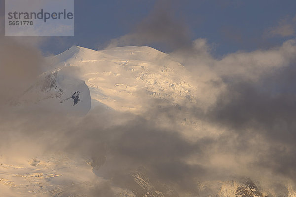 Frankreich  Blick auf den Mont Blanc bei Sonnenuntergang