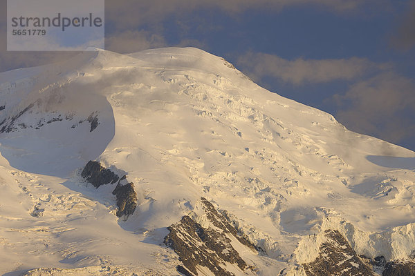 Frankreich  Blick auf den Mont Blanc bei Sonnenuntergang