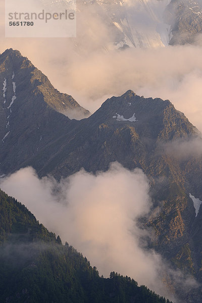 Frankreich  Blick auf das Mont-Blanc-Massiv bei Sonnenuntergang