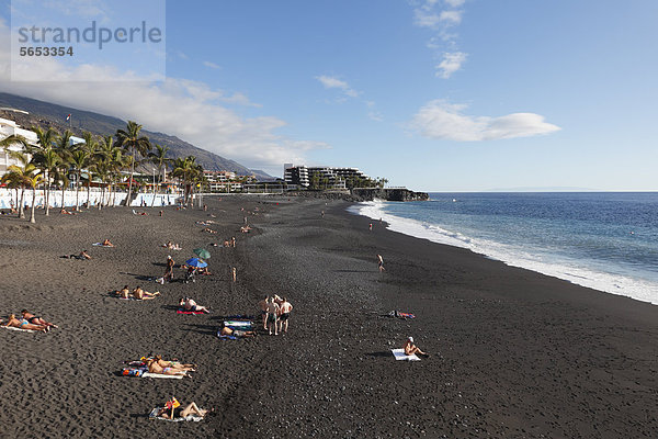 Spanien  Kanarische Inseln  La Palma  Menschen am Strand