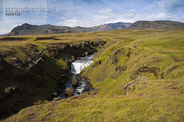 Wasserfall am Fluss SkÛga  Wanderweg Fimmvör_uh·ls oder Fimmvörduhals - SkÛgar  Su_urland  Sudurland  Süd-Island  Island  Europa
