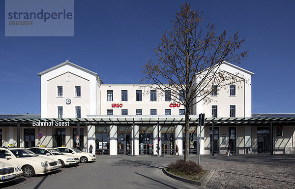 Empfangsgebäude des Bahnhofs  Soest  Nordrhein-Westfalen  Deutschland  Europa  ÖffentlicherGrund