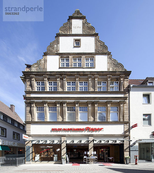Historisches Geschäftshaus an der Brüderstraße  Soest  Nordrhein-Westfalen  Deutschland  Europa  ÖffentlicherGrund