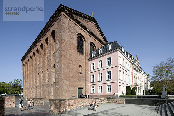 Konstantin-Basilika  UNESCO Weltkulturerbe  Kurfürstliches Palais  Trier  Rheinland-Pfalz  Deutschland  Europa  ÖffentlicherGrund