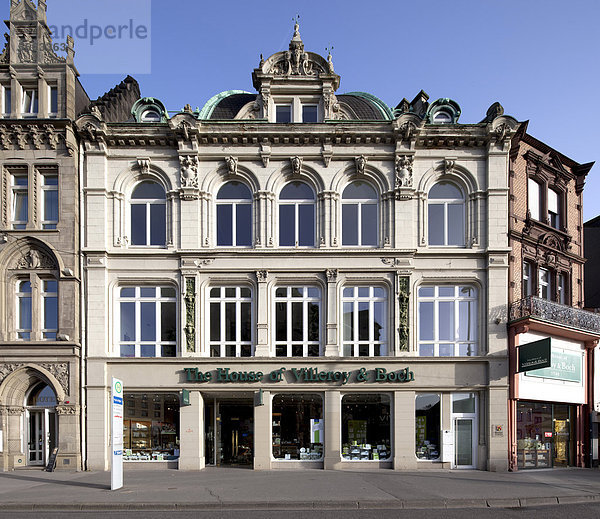 Historisches Geschäftshaus an der Simeonstraße  Trier  Rheinland-Pfalz  Deutschland  Europa  ÖffentlicherGrund