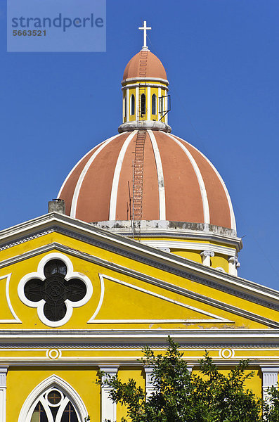 Der Glockenturm der Kathedrale von Granada  Granada  Nicaragua  Zentralamerika