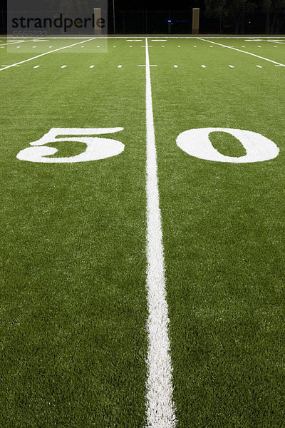 Fünfzig-Yard-Linie auf dem Fußballfeld