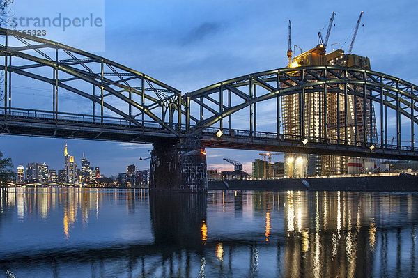 Europäische Zentralbank und Deutschherrnbrücke  Frankfurt am Main  Hessen  Deutschland  Europa