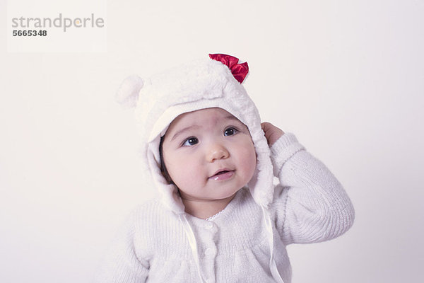 Baby Mädchen mit Bärenhut  Portrait