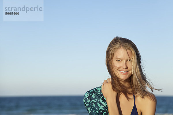 Junge Frau im Bikini  Portrait