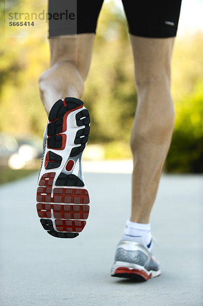Mann joggen  niedrige Sektion  Rückansicht