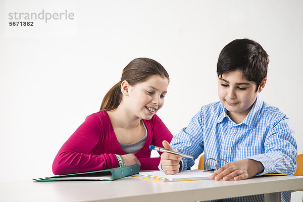 Zwei Schüler in der Schule