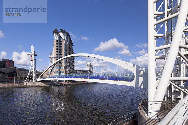 Lowry-Brücke  Salford Quays Hafenanlagen  Manchester  England  Großbritannien  Europa