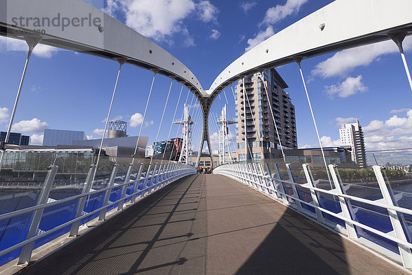 Lowry-Brücke  Salford Quays Hafenanlagen  Manchester  England  Großbritannien  Europa