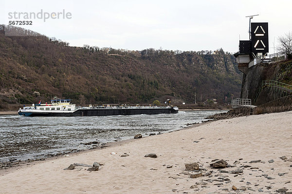 Schiffssignale an der Loreley  St. Goar  Rhein  Oberes Mittelrheintal  UNESCO-Welterbe  Rheinland-Pfalz  Deutschland  Europa